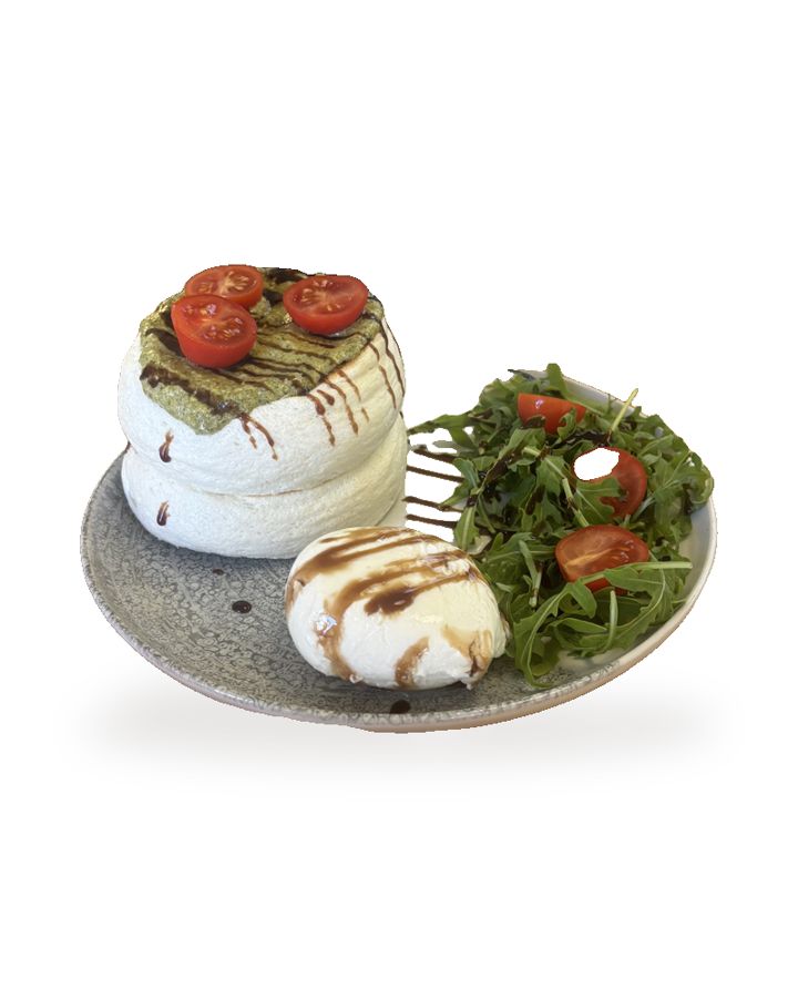 Fluffy salé mozzarella, pesto, tomates cerises et roquette